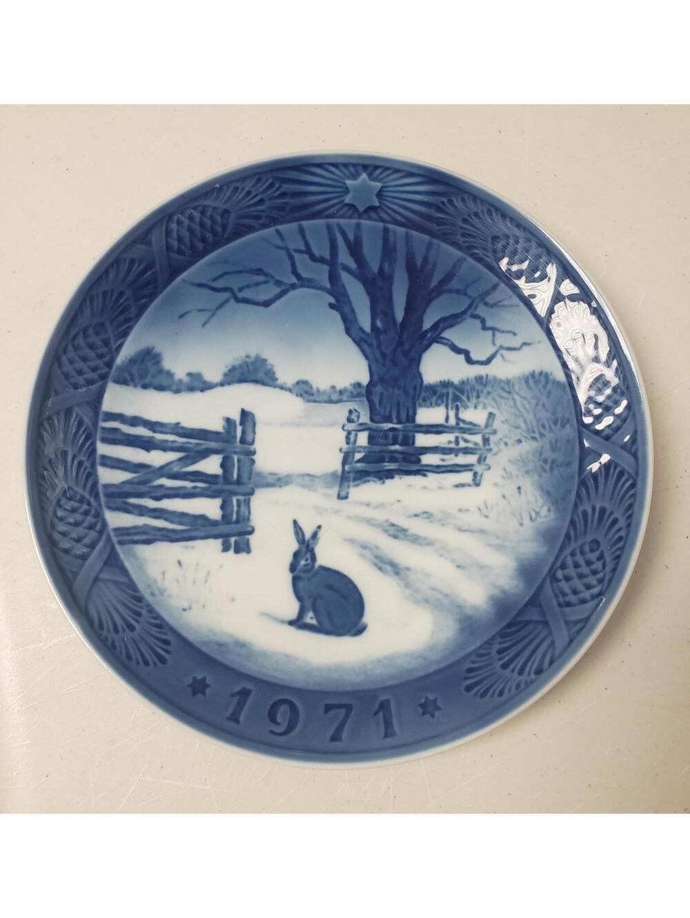 1971 Royal Copenhagen Denmark Hare in Winter 7" Wall Hanging Plate
